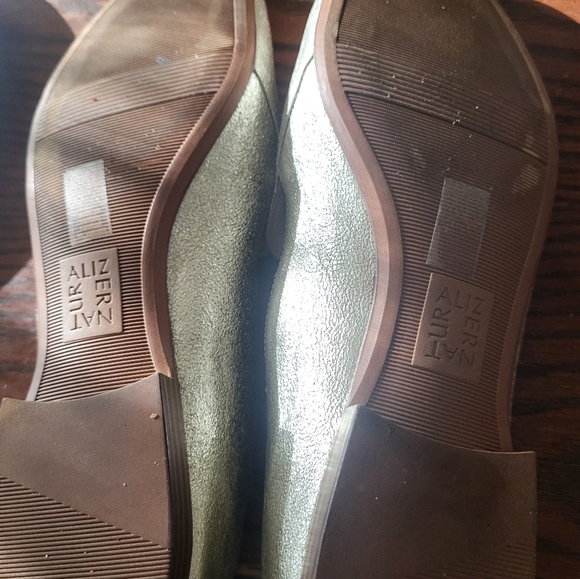 Naturalizer gold shoes size 10 - Picture 2 of 6